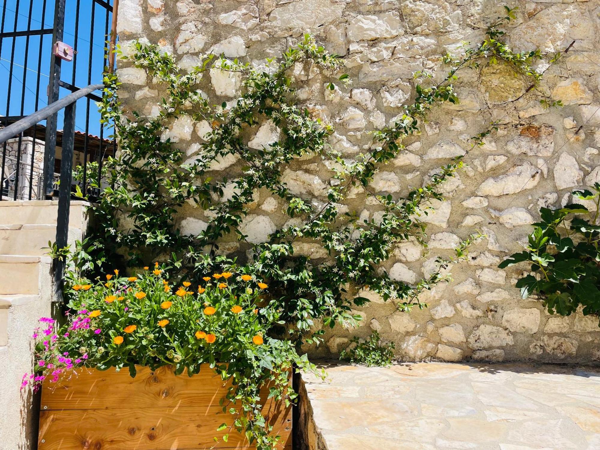 Guesthouse Near The Castle Of Himarë Exterior foto